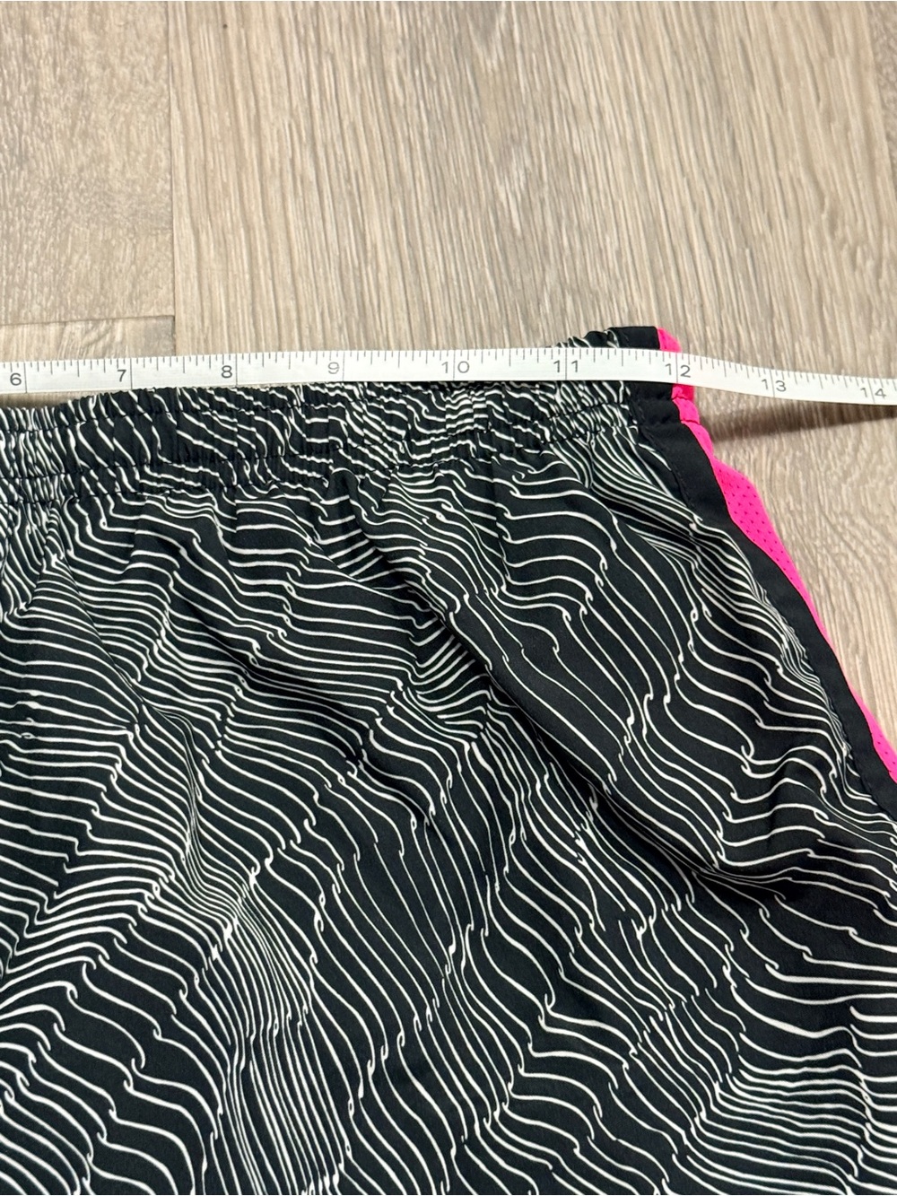 Nike Women's Black & Hot Pink Athletic Running Shorts Size S - Picture 5 of 9